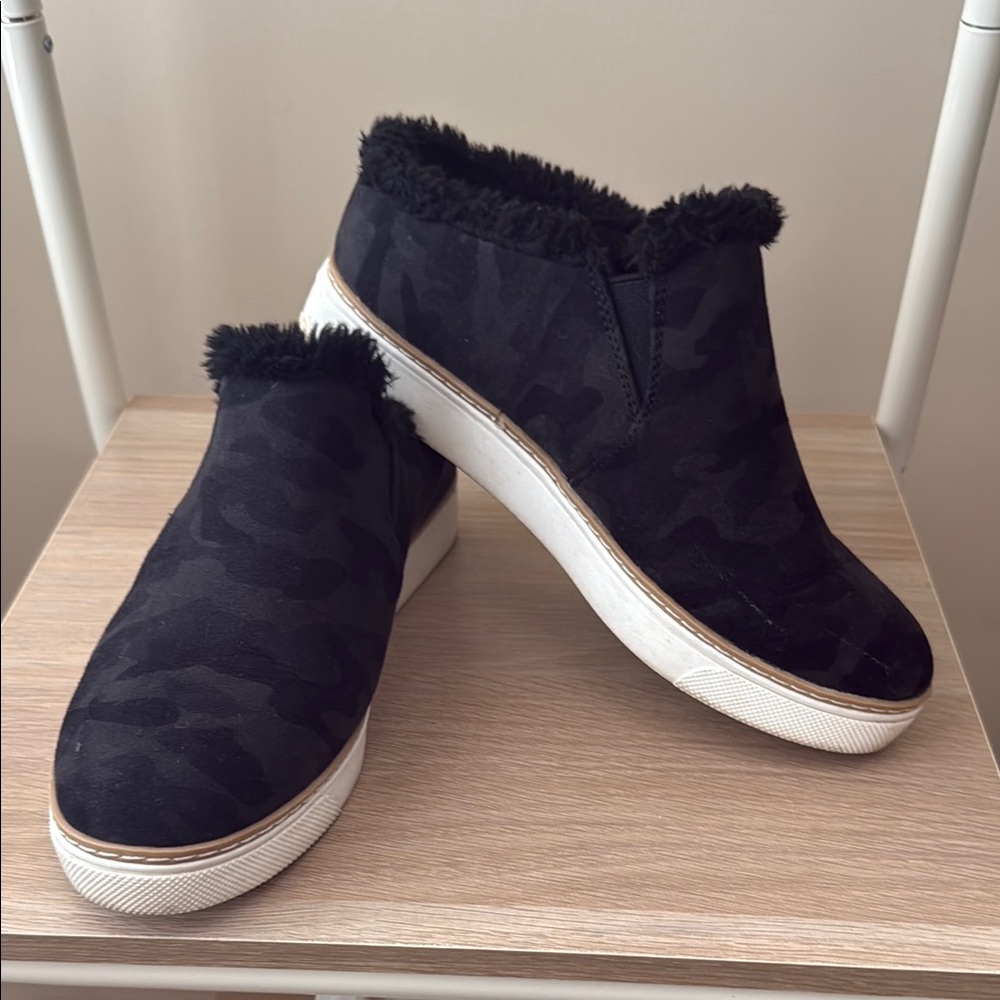 Dr. Scholl's Black Sneakers with Faux Fur Lining